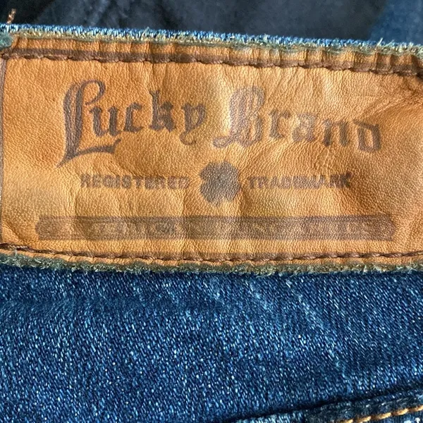 LUCKY BRAND Size 6/28 Distressed Denim Sofia Boot Cut Jeans NEW - Image 7