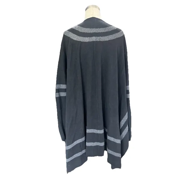 WHBM White House Black Market Ruana Poncho Wrap Border Print Lightweight - Image 4