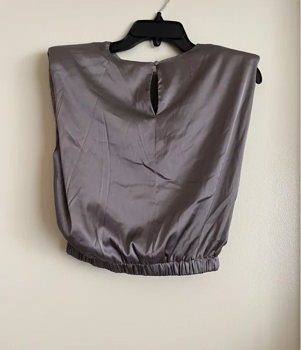 | NWOT | Satin Muscle Top | M | Light Grey | CT7484 - Image 4