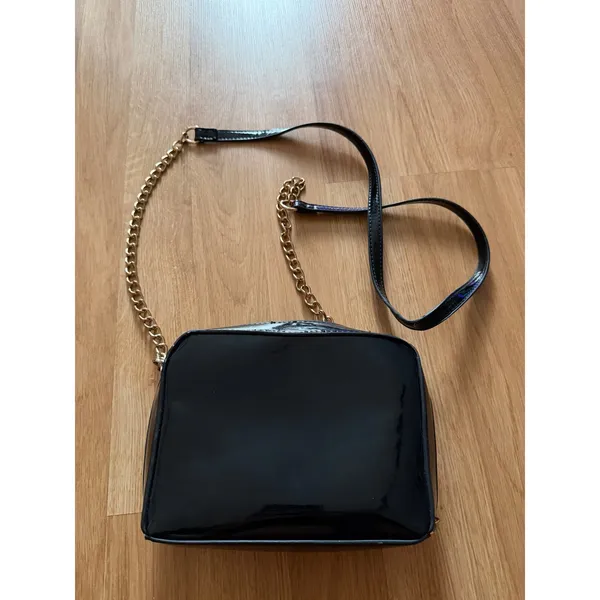 LD Black Patent Quilted Crossbody Bag Gold Chain Floral Interior Camera Bag - Image 4