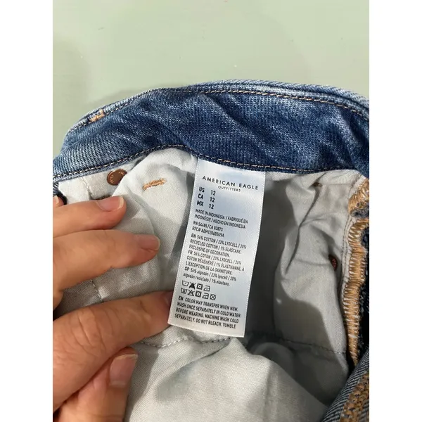 American Eagle High‎ Rise Denim Shorts Frayed Hem Blue Jean Shorts Size 12 - Image 4