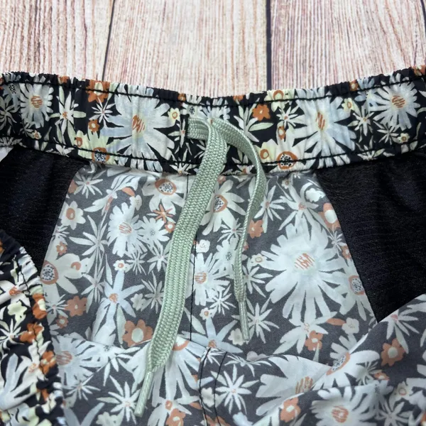 Patagonia Womens Baggies Shorts Floral Daisy Print Black White Small - Image 9