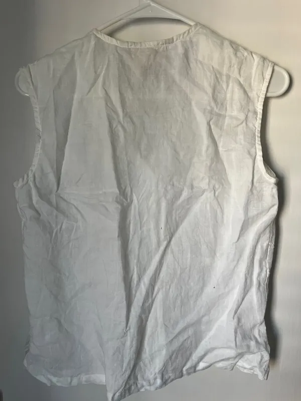Max Studio White Textured Sleeveless Button-Front Shell - Image 3