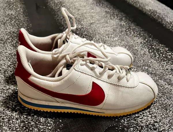 Womens sz8.5 Nike Cortez lowtops - Image 2