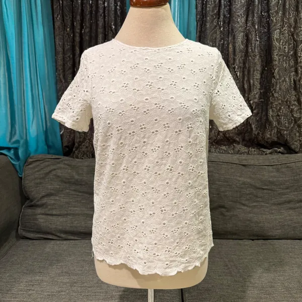 Cottagecore 100% Cotton Women White Eyelet Top XS Lace Scalloped Hem Button Back - Image 4
