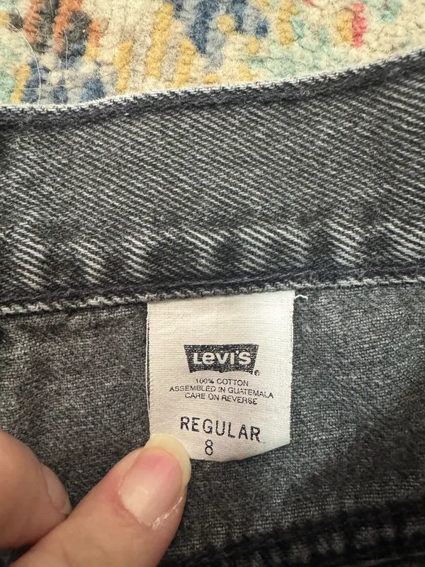 vintage black Levi’s shorts size 8 women’s - Image 4