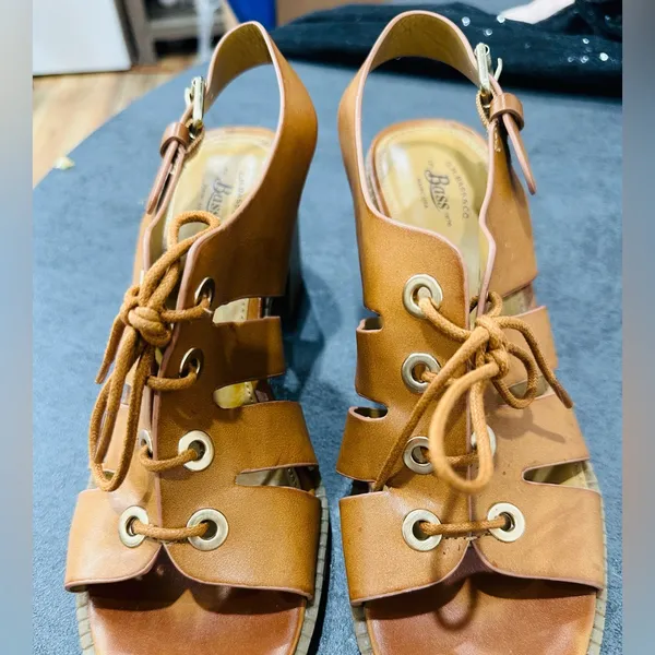 Elegant Tan Lace-Up Heeled Sandals - Image 3