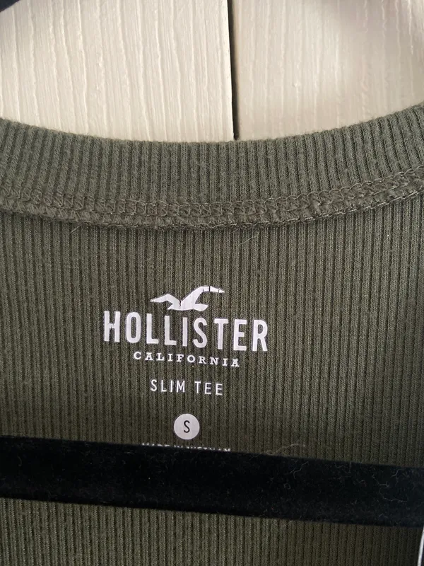 Hollister Short Sleeve - Image 2