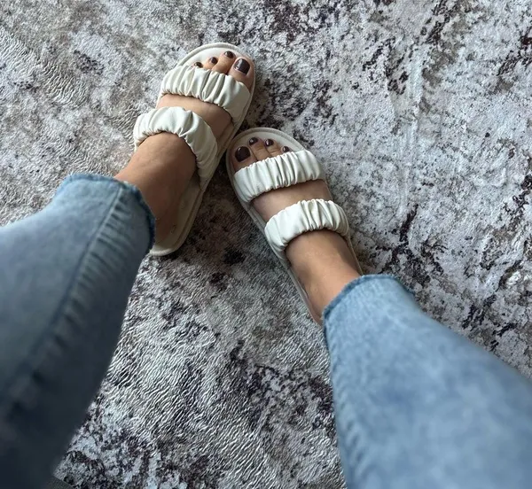 Flexeaze Elegant White Cream Women's Sandals Size 9 - Image 3