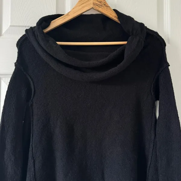 FREE PEOPLE Cowl Neck Strawberry Fields Sweater Black Size XS Off the Shoulder - Image 4