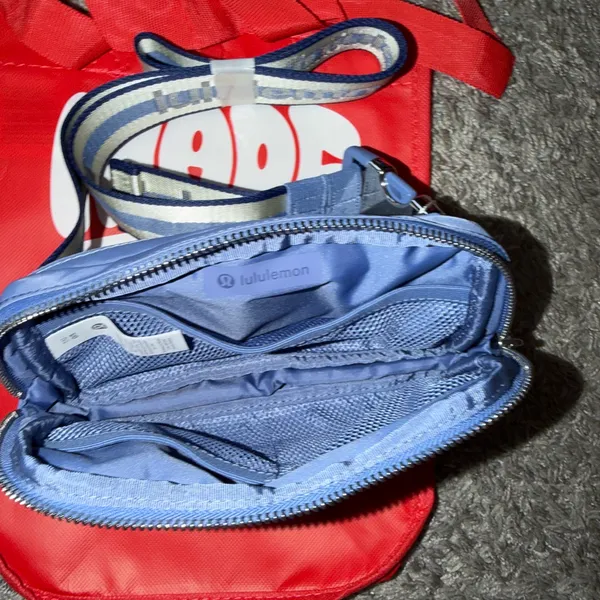 Lululemon Everywhere Belt Bag 1L - Image 3