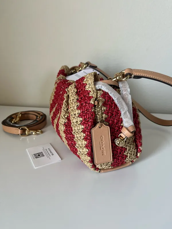 Coach Faye Shoulder Bag - Image 4