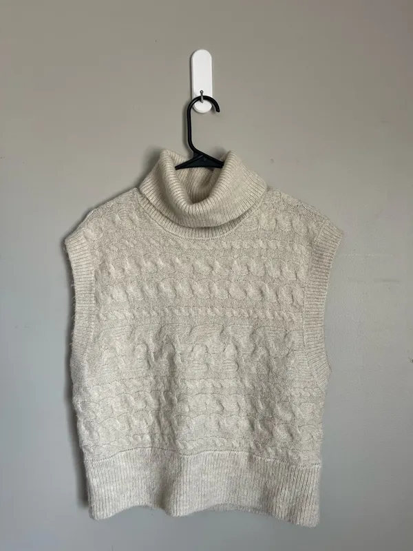 OLD NAVY | Cream Cable-Knit Sleeveless Turtleneck Sweater Vest Sz M - Image 3