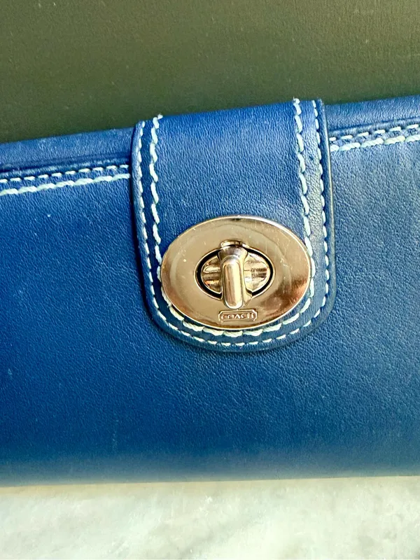 Vintage Coach Blue Leather Turnlock Checkbook Wallet Contrast Stitching - Image 5