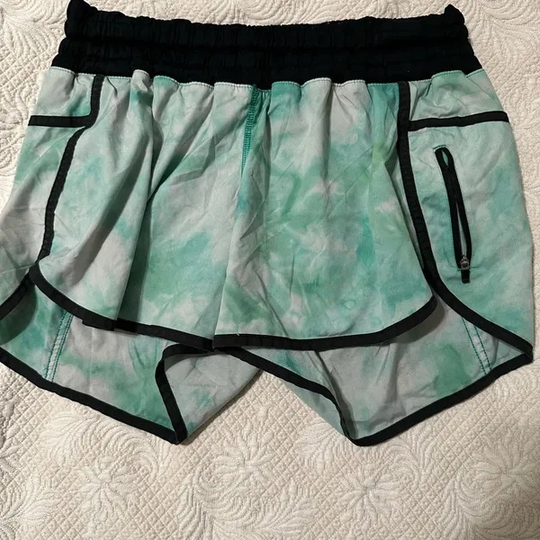 Lululemon Tracker Short II *2-way Stretch Spray Dye White Blue Tropics / Black - Image 7
