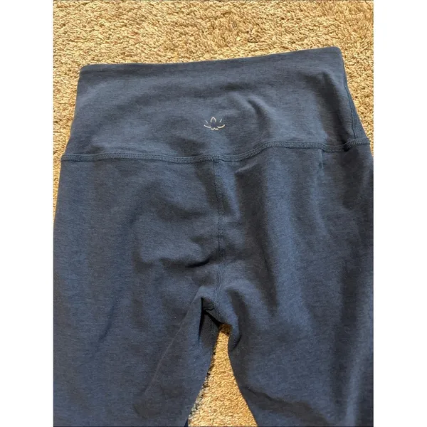 Beyond Yoga Nocturnal Navy Spacedye Walk & Talk High Waisted Capri Legging Large - Image 6