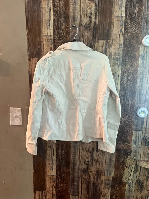 Guess white faux leather jacket white size Medium SH2) - Image 4