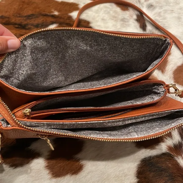Light brown vegan leather crossbody purse - Image 4