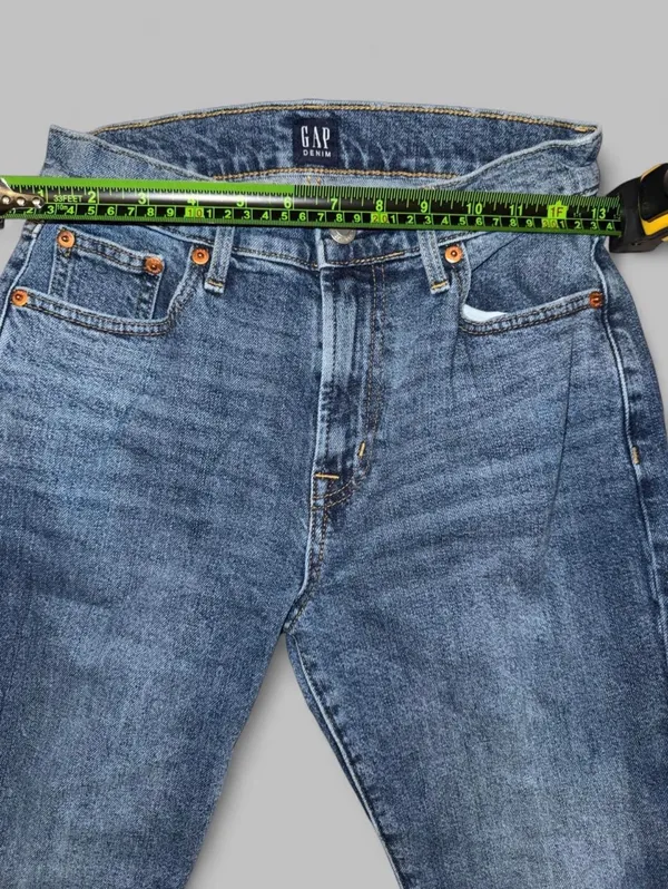 GAP Girlfriend Jeans Size 25 - Image 4