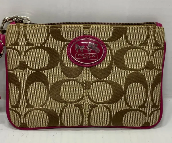 Coach Berry Wristlet Wallet Purse Monogram - Image 3