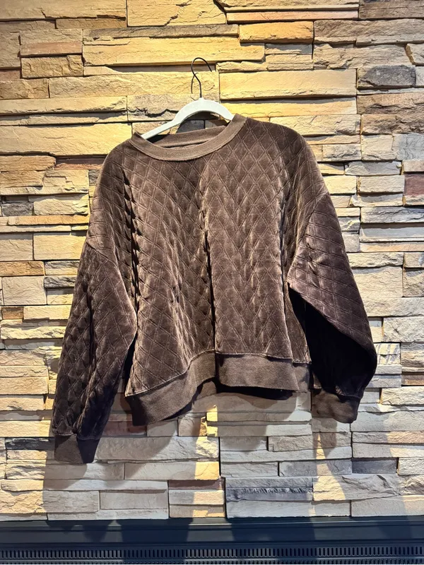 TUCKERNUCK Chocolate Brown Velour Bennett Pullover Size Large - Image 5