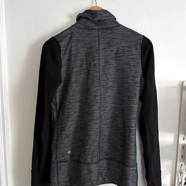 Lululemon Daily Yoga Jacket EUC - Image 4