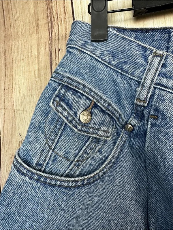 Women’s Levi's 900 Series Vintage High-Waist Blue Denim Shorts - Image 5