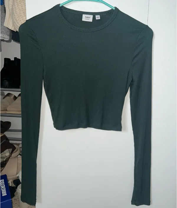 Aritzia Sunday Best Ribbed Long Sleeve Crop Top - Image 4