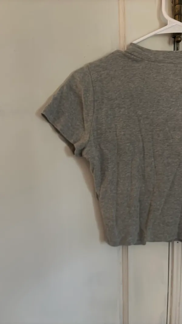 Hollister Cropped T-Shirt Grey - Image 3