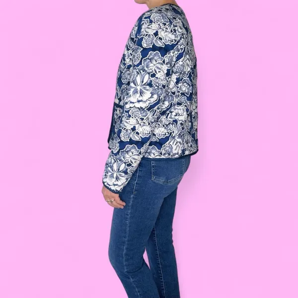 Rachel Zoe Navy Blue & White Floral Quilted Jacket - Image 4