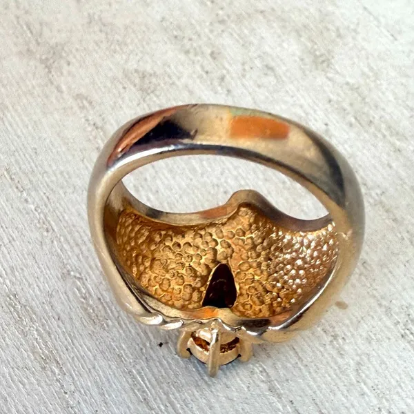 Vintage Gold Tone Heart Ring Emerald Green Pear Cut Stone - Image 5