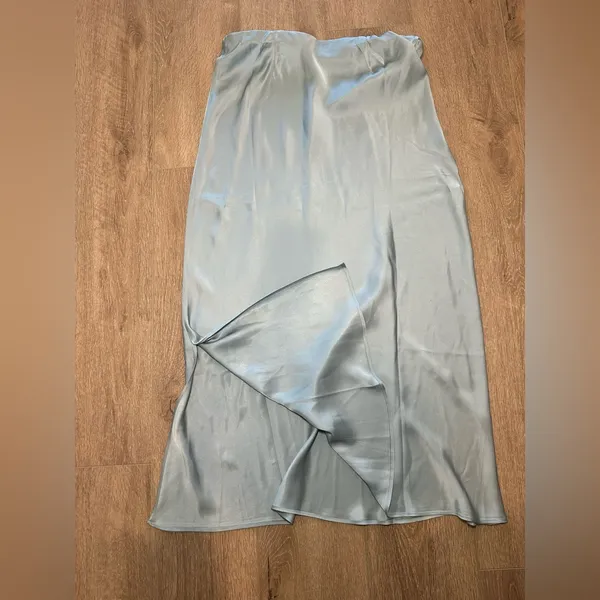 Vineyard Vines Blue Satin Midi Skirt Women’s L - Image 3