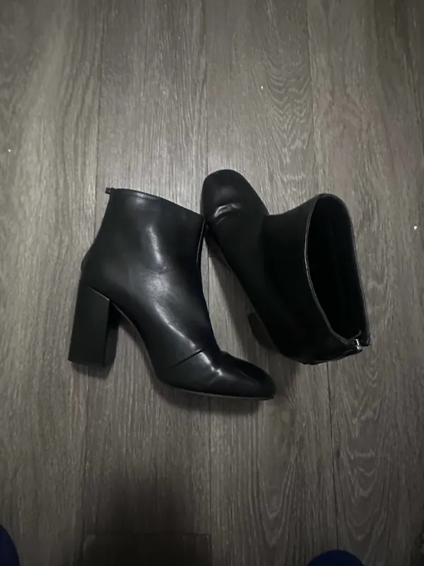 Black boots Size 10 - Image 3