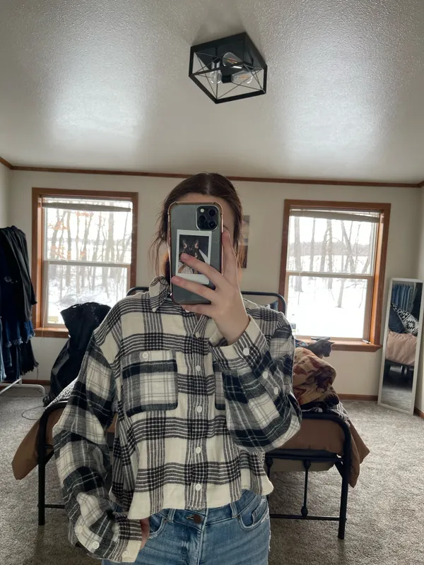 American Eagle Outfitters Cropped Flannel - Image 5