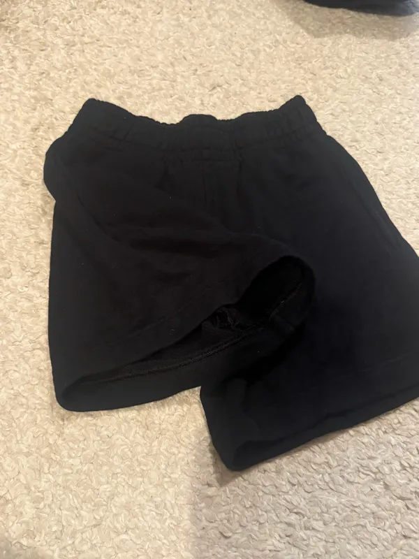 Aritzia - Image 2