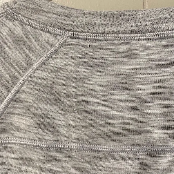 Lululemon Gray Long Sleeve Athletic Top Size 4 Lightweight Stretch - Image 5