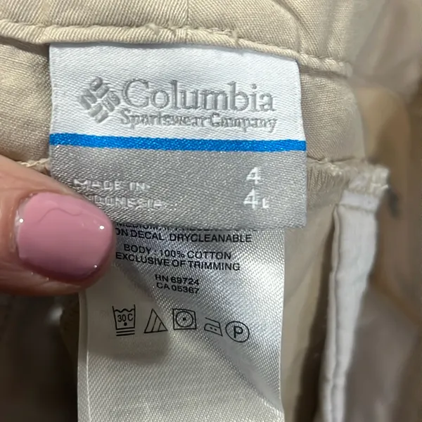 Columbia women’s beige chino shorts Available - Image 5
