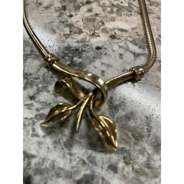 Vintage Trifari Gold Tone Snake Chain Leaf Ribbon Necklace‎ Pat Pend Mid Century - Image 2