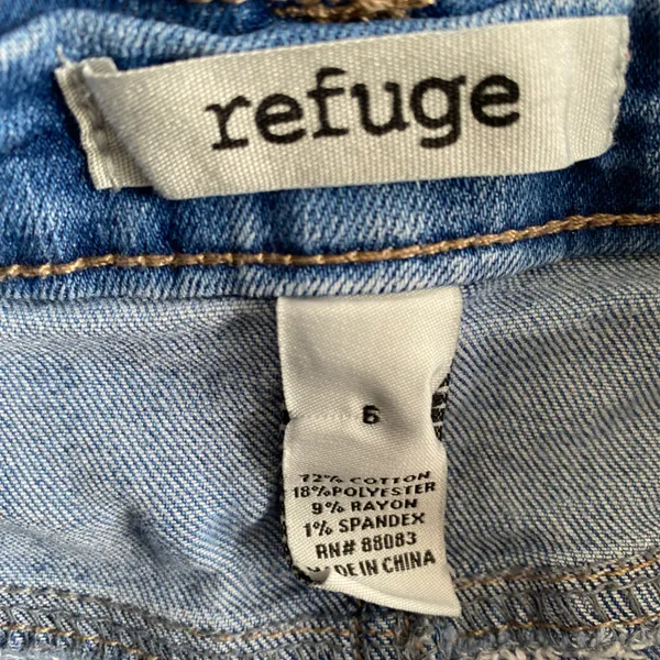 refuge Distressed Button Front Jean Shorts
Size‎ 6 - Image 7