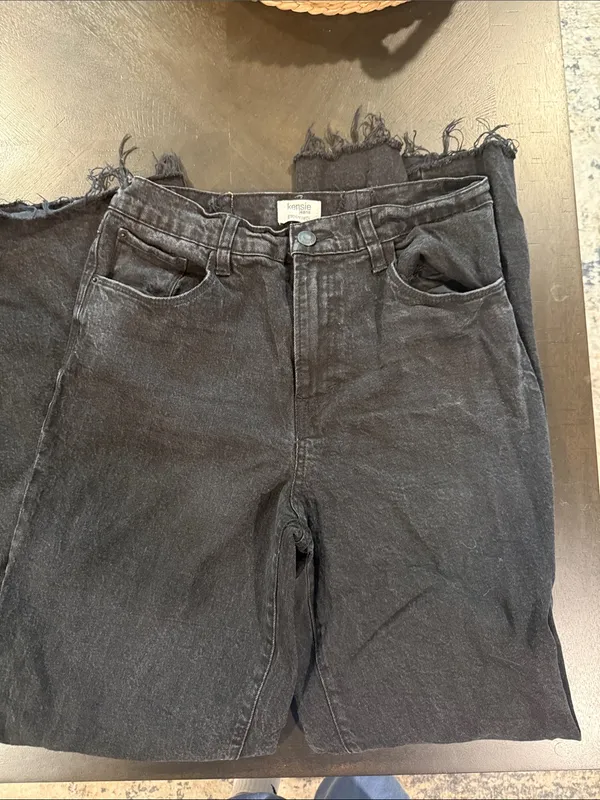 Kensie Washed Black High-Rise Wide Leg Jeans with Frayed Hem - Image 3