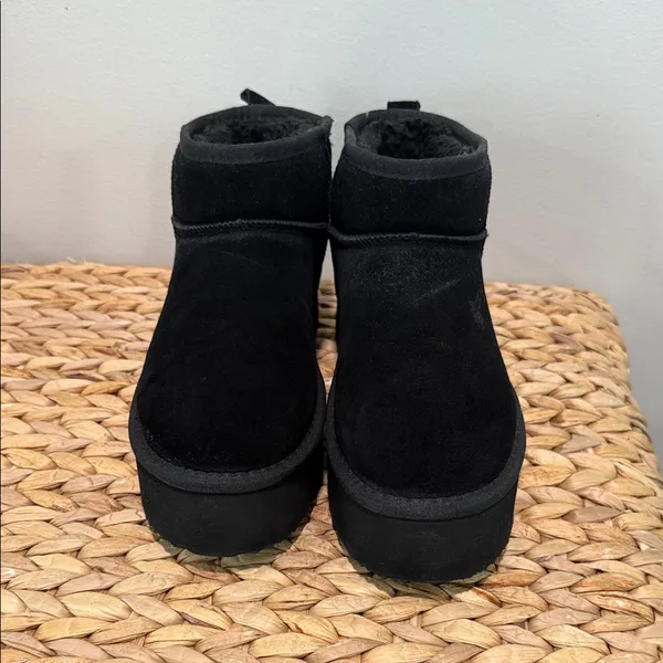 Amazon Women's Black Winter Boots - Image 2