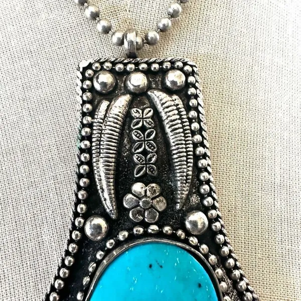 Silver tone turquoise blue southwestern large pendant necklace - Image 4