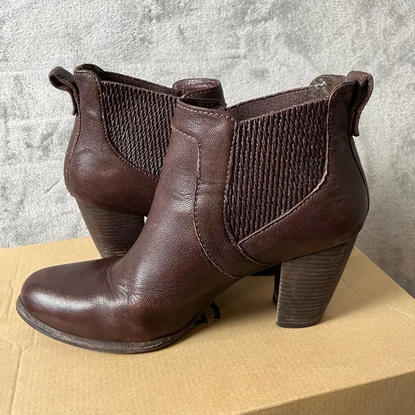 UGG Women's Cobie II Booties‎ Leather Size 11 Dark Brown - Image 7