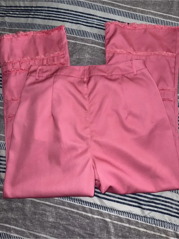 SHEIN woman’s Pink Ruffle Hem Capri Pants - Image 6