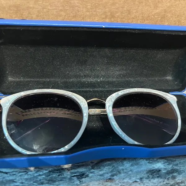 Stylish White Sunglasses Gray - Image 2