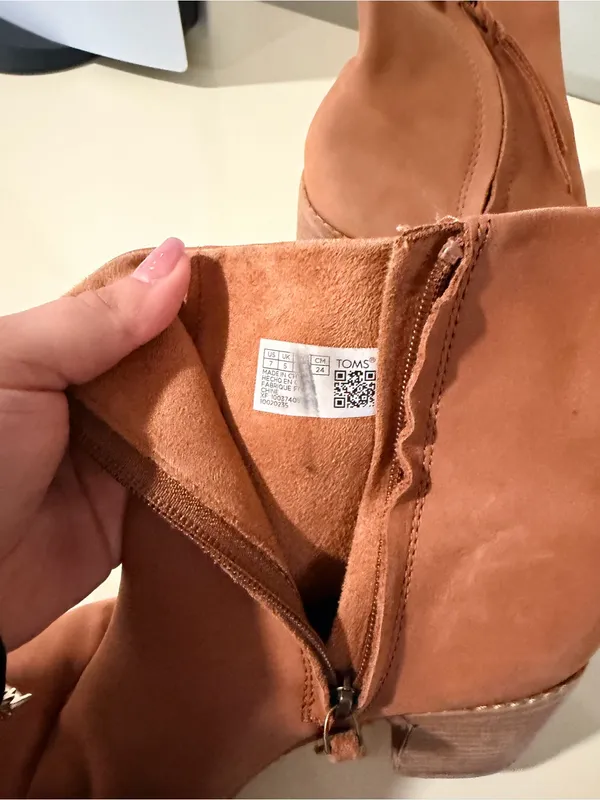 TOMS Tan Leather Block Heel Ankle Boot - Image 9