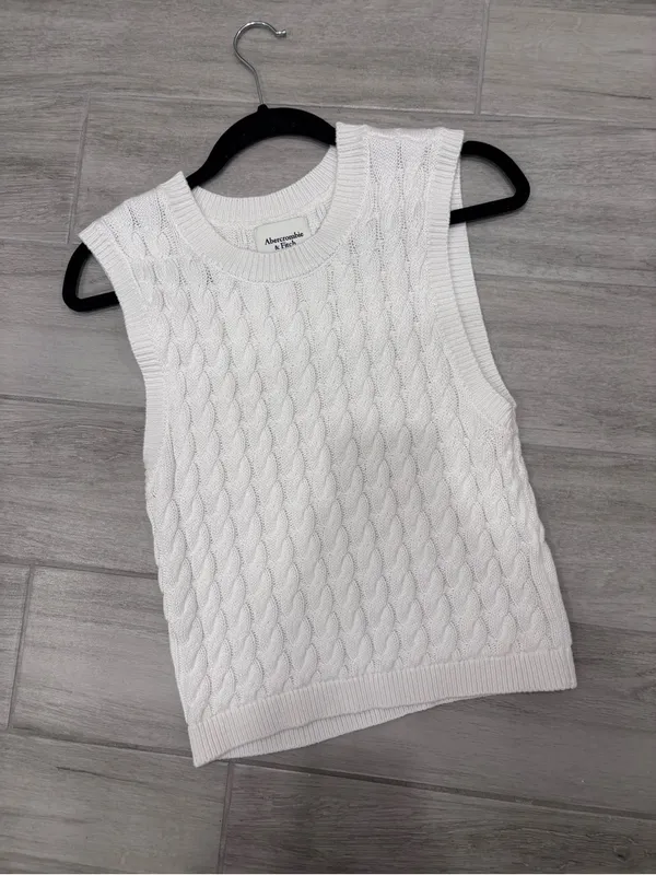 Abercrombie & Fitch White Cable Knit Sleeveless Sweater Vest size Medium - Image 3