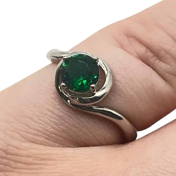Silver Tone‎ Ring Sz 6.75 Round Cut Green Stone Prong Set Fashion Jewelry Womens - Image 2