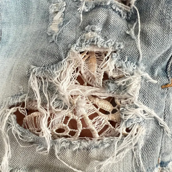 American Eagle Distressed Denim Shorts Size 10 Lace Underlay Light Wash Cut Offs - Image 6