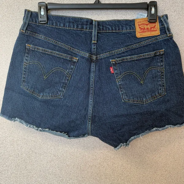 Levis 501 Womens Size Large cheeky cutoff denim blue‎ jean shorts - Image 4